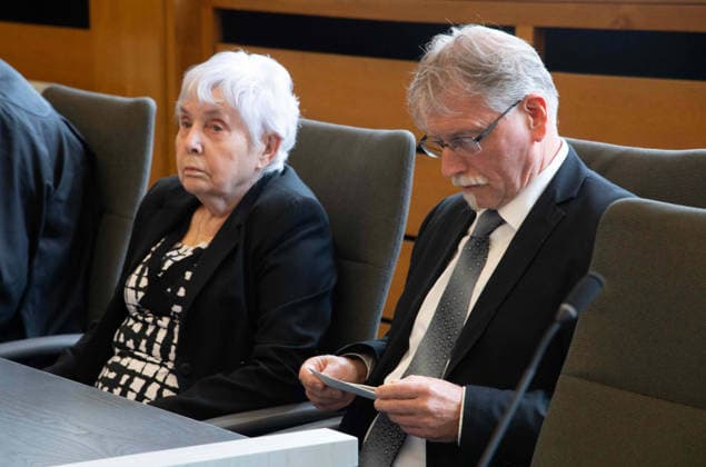 v.l. Klaegerin Rita M., und Klaeger Alfred WAGNER Verhandlungstermine in den Zivilverfahren W. . . Stadt-Sparkasse Gelsenkirchen und M. . . Stadt-Sparkasse Gelsenkirchen, Die Klaeger fordern nach dem spektakulaeren Einbruch in die Sparkasse Gelsenkirchen-Buer Entschaedigung fuer in den aufgebrochenen Schliessfaechern aufbewahrten Werte und werfen der Sparkasse unzureichende Sicherungsvorkehrungen vor, am 11.06.2026 vor dem Landgericht Essen; *** v l Plaintiff Rita M , and plaintiff Alfred WAGNER Trial dates in the civil proceedings W Stadt Sparkasse Gelsenkirchen and M Stadt Sparkasse Gelsenkirchen, Following the spectacular break-in at the Sparkasse Gelsenkirchen Buer, the plaintiffs are demanding compensation for the valuables stored i