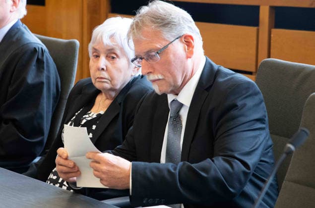 v.l. Klaegerin Rita M., und Klaeger Alfred WAGNER Verhandlungstermine in den Zivilverfahren W. . . Stadt-Sparkasse Gelsenkirchen und M. . . Stadt-Sparkasse Gelsenkirchen, Die Klaeger fordern nach dem spektakulaeren Einbruch in die Sparkasse Gelsenkirchen-Buer Entschaedigung fuer in den aufgebrochenen Schliessfaechern aufbewahrten Werte und werfen der Sparkasse unzureichende Sicherungsvorkehrungen vor, am 11.06.2026 vor dem Landgericht Essen; *** v l Plaintiff Rita M , and plaintiff Alfred WAGNER Trial dates in the civil proceedings W Stadt Sparkasse Gelsenkirchen and M Stadt Sparkasse Gelsenkirchen, Following the spectacular break-in at the Sparkasse Gelsenkirchen Buer, the plaintiffs are demanding compensation for the valuables stored i