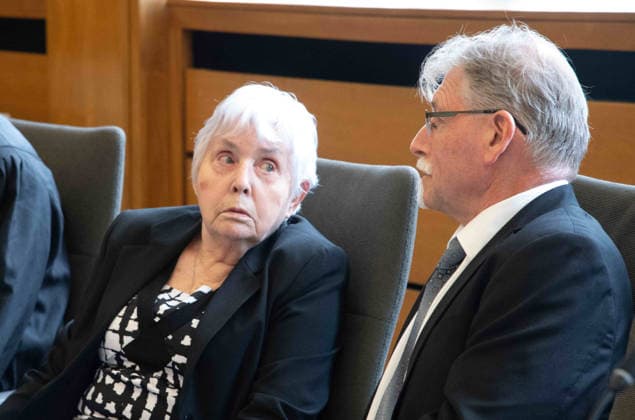 v.l. Klaegerin Rita M., und Klaeger Alfred WAGNER Verhandlungstermine in den Zivilverfahren W. . . Stadt-Sparkasse Gelsenkirchen und M. . . Stadt-Sparkasse Gelsenkirchen, Die Klaeger fordern nach dem spektakulaeren Einbruch in die Sparkasse Gelsenkirchen-Buer Entschaedigung fuer in den aufgebrochenen Schliessfaechern aufbewahrten Werte und werfen der Sparkasse unzureichende Sicherungsvorkehrungen vor, am 11.06.2026 vor dem Landgericht Essen; *** v l Plaintiff Rita M , and plaintiff Alfred WAGNER Trial dates in the civil proceedings W Stadt Sparkasse Gelsenkirchen and M Stadt Sparkasse Gelsenkirchen, Following the spectacular break-in at the Sparkasse Gelsenkirchen Buer, the plaintiffs are demanding compensation for the valuables stored i