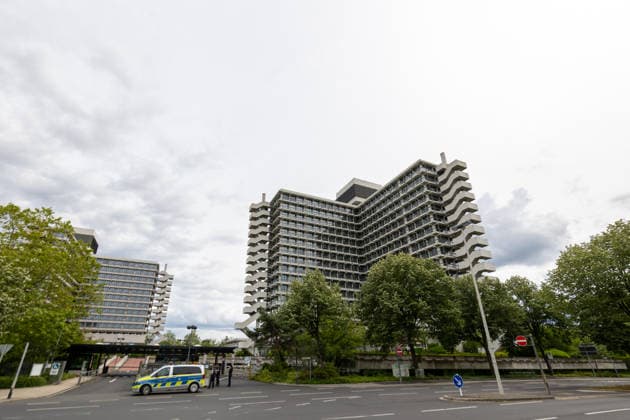 Studierende protestieren in Bonn gegen Stopp der BAföG-Erhöhung Bonn, 11. Juni 2026: Studierende der Universität Bonn protestieren vor dem Bundesministerium für Forschung, Technologie und Raumfahrt gegen die geplante Absage der angekündigten BAföG-Erhöhung. Zu der Kundgebung hatte der Allgemeine Studierendenausschuss (AStA) aufgerufen. Die Demonstrierenden fordern eine Anhebung der Förderleistungen angesichts steigender Miet- und Lebenshaltungskosten. Bonn Gronau Nordrhein-Westfalen Deutschland *** Students protest in Bonn against halt to BAföG increase Bonn, June 11, 2026 Students from the University of Bonn protest in front of the Federal Ministry of Research, Technology and Space against the planned cancellation of the announced
