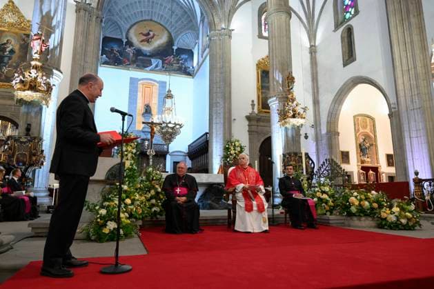 SPAIN - POPE LEO XIV GREETS PEOPLE DURING MEETING WITH BISHOPS, PRIESTS , DEACONS ,RELIGIOUS,SEMINARIANS AND PASTORAL WORKERS IN THE CATHEDRAL OF SAINT ANNE IN LAS PALMAS ON THE CANARY ISLAND OF GRAN CANARIA - 2026 6 11 Spain, Vatican, 2026 6 11 Pope Leo XIV greets people during a meeting with bishops, priests, deacons, religious, seminarians and pastoral workers in the cathedral of Saint Anne in Las Palmas on the Canary Island of Gran Canaria, a place accustomed to the arrival of migrants, EDITORIAL USE ONLY - NO BOOKS Copyright: xVATICANxMEDIA CPPx