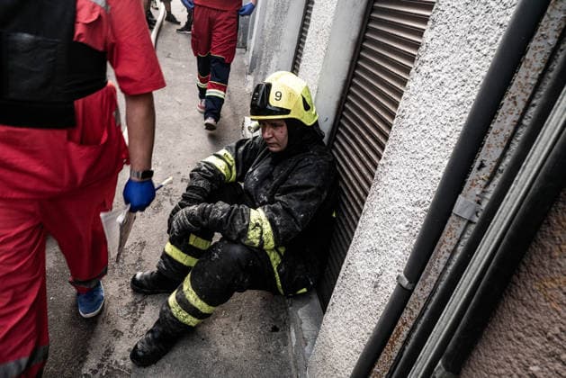 ukrainian conflict KHARKIV, UKRAINE - JUNE 9 : Exhausted firefighter in Kharkiv, Ukraine, on June 9, 2026. Kharkiv kharkiv Oblast Ukraine Copyright: xVINCENZOxCIRCOSTAx VCIRCOSTA-9