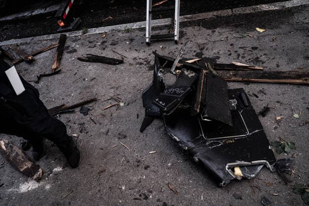ukrainian conflict KHARKIV, UKRAINE - JUNE 9: Drone pieces hit a building in Kharkiv, Ukraine, on June 9, 2026. Kharkiv kharkiv Oblast Ukraine Copyright: xVINCENZOxCIRCOSTAx VCIRCOSTA-7