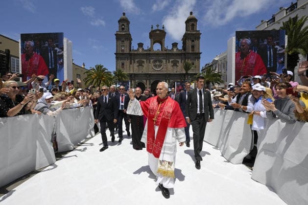 Pope Leo XIV Meets With Religious in Las Palmas de Gran Canaria Pope Leo XIV greets the faithful after a meeting with bishops, priests, deacons, religious, seminarians, and pastoral workers in St. Anne s Cathedral in Las Palmas de Gran Canaria, Canary Islands on June 11, 2026 on the sixth day of his pastoral visit to Spain. Photo by (EV) Simone Risoluti Vatican Media ABACACAPRESS.COM Gran Canaria Spain  Copyright: xABACAx