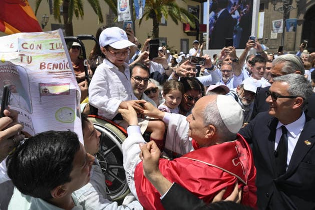 Pope Leo XIV Meets With Religious in Las Palmas de Gran Canaria Pope Leo XIV greets the faithful after a meeting with bishops, priests, deacons, religious, seminarians, and pastoral workers in St. Anne s Cathedral in Las Palmas de Gran Canaria, Canary Islands on June 11, 2026 on the sixth day of his pastoral visit to Spain. Photo by (EV) Simone Risoluti Vatican Media ABACACAPRESS.COM Gran Canaria Spain  Copyright: xABACAx