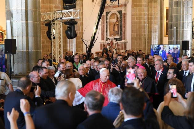 Meeting of Pope Leo XIV with the clergy and pastoral agents in Las Palmas de Gran Canaria Pope Leo XIV during the celebration of the diocesan meeting with the clergy, religious and pastoral agents, on June 11, 2026, in Las Palmas de Gran Canaria, Canary Islands Spain This ecclesial act, presided over by Pope Leo XIV in the historic Cathedral of Santa Ana, serves as a framework for the reading of a pontifical address of encouragement to the ecclesiastical community of the archipelago, reinforcing the social and welcoming work of the Church of the Canary Islands with the presence of representatives of all the parishes of the archipelago, will serve as a framework for the reading of a pontifical address of encouragement to the ecclesiastical  Copyright: xErosxSantanax xACFIx xEuropaxPrex 7589280