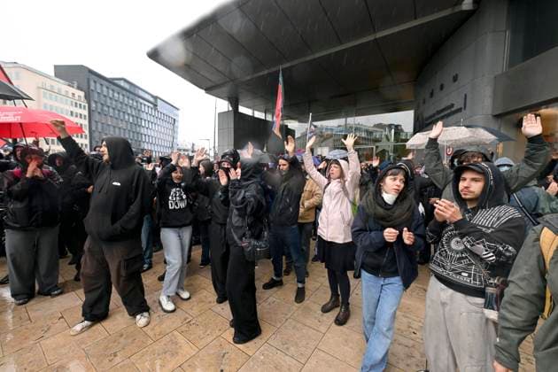 Antifa Protest Against Rassemblement National BRUSSELS, BELGIUM - JUNE 11: The anti-fascist movement Antifa is protesting against the visit of Jordan Bardella, the leader of France s Rassemblement National, who is coming to the Flemish Parliament at the invitation of Vlaams Belang.on June 11, 2026 in Brussels, Belgium, 11 06 2026 Brussels Belgium  Copyright: xBertxVanxDenxBrouckex