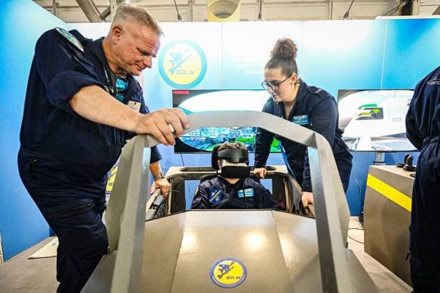 Internationale Luftfahrtausstellung ILA - Berliner Betriebe stellen aus ** NUR FÜR REDAKTIONELLE ZWECKE ** EDITORIAL USE ONLY **<p>Internationale Luftfahrtausstellung ILA - Berliner Betriebe stellen aus, Alfred-Nobel-Schule Lehrer RenÃ Beator und Giuliana Gebauer, fotografiert am 11.06.2026 in Berlin. Berlin Berlin Berlin Copyright: MaurizioxGambarini *** International Aviation Exhibition ILA Berlin companies exhibit FOR EDITORIAL PURPOSES ONLY EDITORIAL USE ONLY p International Aviation Exhibition ILA Berlin companies exhibit, Alfred Nobel School teachers RenÃ Beator and Giuliana Gebauer, photographed on 11 06 2026 in Berlin Berlin Berlin Berlin Copyright MaurizioxGambarini Copyright: MaurizioxGambarini doc868td15vfxvgknz3p5q ,EDITORIAL USE ONLY