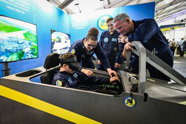 Internationale Luftfahrtausstellung ILA - Berliner Betriebe stellen aus ** NUR FÜR REDAKTIONELLE ZWECKE ** EDITORIAL USE ONLY **<p>Internationale Luftfahrtausstellung ILA - Berliner Betriebe stellen aus, Alfred-Nobel-Schule Lehrer RenÃ Beator und Giuliana Gebauer, fotografiert am 11.06.2026 in Berlin. Berlin Berlin Berlin Copyright: MaurizioxGambarini *** International Aviation Exhibition ILA Berlin companies exhibit FOR EDITORIAL PURPOSES ONLY EDITORIAL USE ONLY p International Aviation Exhibition ILA Berlin companies exhibit, Alfred Nobel School teachers RenÃ Beator and Giuliana Gebauer, photographed on 11 06 2026 in Berlin Berlin Berlin Berlin Copyright MaurizioxGambarini Copyright: MaurizioxGambarini doc868tdyjozja1235q7tnf ,EDITORIAL USE ONLY