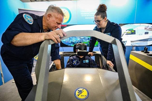 Internationale Luftfahrtausstellung ILA - Berliner Betriebe stellen aus ** NUR FÜR REDAKTIONELLE ZWECKE ** EDITORIAL USE ONLY **<p>Internationale Luftfahrtausstellung ILA - Berliner Betriebe stellen aus, Alfred-Nobel-Schule Lehrer RenÃ Beator und Giuliana Gebauer, fotografiert am 11.06.2026 in Berlin. Berlin Berlin Berlin Copyright: MaurizioxGambarini *** International Aviation Exhibition ILA Berlin companies exhibit FOR EDITORIAL PURPOSES ONLY EDITORIAL USE ONLY p International Aviation Exhibition ILA Berlin companies exhibit, Alfred Nobel School teachers RenÃ Beator and Giuliana Gebauer, photographed on 11 06 2026 in Berlin Berlin Berlin Berlin Copyright MaurizioxGambarini Copyright: MaurizioxGambarini doc868tdytcoqo984cdfcy ,EDITORIAL USE ONLY