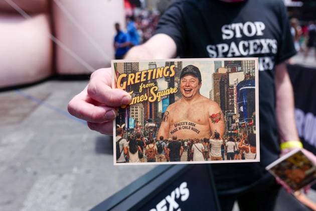 New York, NY- June 11th: A Giant Inflatable Sculpture of Elon Musk in Times Square Manhattan on June 11, displays the statement Ã¢â‚¬oeSpace XÃ¢â‚¬â ¢s Grok Makes AI Child PornÃ¢â‚¬Â.on June 11, 2026 Credit: Camara Porter USA - ZUMAa123 20260611_zaa_a123_009 Copyright: xAdMediax