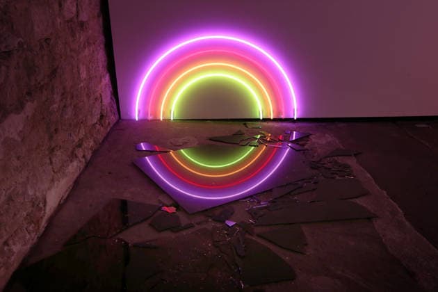 11.06.2026 Unna, NRW, Das Zentrum für Internationale Lichtkunst Unna feiert 25jähriges Jubiläum. Mit der Ausstellung Light Dialogues präseniert das Zentrum eine Kooperation mit dem Schauwerk Sindelfingen. Dabei handelt es sich um eine private Stiftung aus Baden-Würtemberg die eine große Sammlung von Lichtkunstwerken besitzt. Die Ausstellung in Unna zeigt 19 Arbeiten von 11 Lichtkünstlern. Dauer 13. Juni 2026 bis 10. Januar 2027. Das Lichtzenzrum befindet sich in den Katakomben der ehemaligen Lindenbrauerei und bietet ein unnachahmliches Ambiente für die Lichtobjekte. Werk: Sunset von Lori Hersberger, Schauwerk Sindelfingen. *** 11 06 2026 Unna, NRW, The Center for International Light Art Unna celebrates its 25th anniversary With