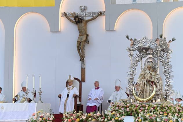 Pope Leo XIV presides the multitudinous Holy Mass in Las Palmas de Gran Canaria Pope Leo XIV during the celebration of the multitudinous Holy Mass, on June 11, 2026, in Las Palmas de Gran Canaria, Canary Islands Spain This Eucharist marks the first time that a pontiff officially visits the Canary Islands archipelago and brings together more than 46,000 accredited faithful at the Gran Canaria Stadium as the great central act of his apostolic journey 11 JUNE 2026 POPE CANARIAS MASS STADIUM Eros Santana Las Palmas de Gran Canari Cana Las Palmas de Gran Canari Cana Espana  Copyright: xErosxSantanax xACFIx 7589825