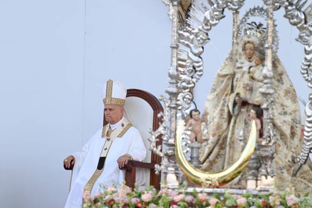 Pope Leo XIV presides the multitudinous Holy Mass in Las Palmas de Gran Canaria Pope Leo XIV during the celebration of the multitudinous Holy Mass, on June 11, 2026, in Las Palmas de Gran Canaria, Canary Islands Spain This Eucharist marks the first time that a pontiff officially visits the Canary Islands archipelago and brings together more than 46,000 accredited faithful at the Gran Canaria Stadium as the great central act of his apostolic journey 11 JUNE 2026 POPE CANARIAS MASS STADIUM Eros Santana Las Palmas de Gran Canari Cana Las Palmas de Gran Canari Cana Espana  Copyright: xErosxSantanax xACFIx 7589826