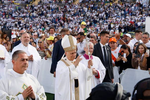 Pope Leo XIV presides the multitudinous Holy Mass in Las Palmas de Gran Canaria Pope Leo XIV during the celebration of the multitudinous Holy Mass, on June 11, 2026, in Las Palmas de Gran Canaria, Canary Islands Spain This Eucharist marks the first time that a pontiff officially visits the Canary Islands archipelago and brings together more than 46,000 accredited faithful at the Gran Canaria Stadium as the great central act of his apostolic journey 11 JUNE 2026 POPE CANARIAS MASS STADIUM Eros Santana Las Palmas de Gran Canari Cana Las Palmas de Gran Canari Cana Espana  Copyright: xErosxSantanax xACFIx 7589817
