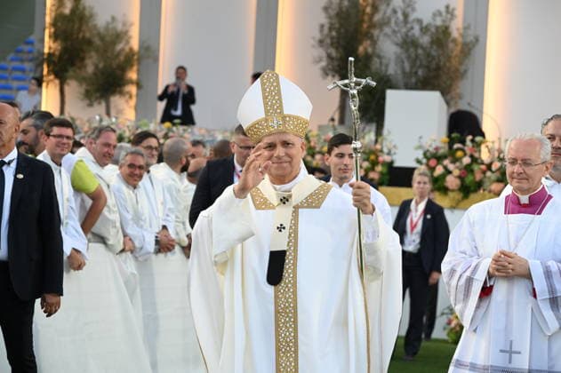 Pope Leo XIV presides the multitudinous Holy Mass in Las Palmas de Gran Canaria Pope Leo XIV during the celebration of the multitudinous Holy Mass, on June 11, 2026, in Las Palmas de Gran Canaria, Canary Islands Spain This Eucharist marks the first time that a pontiff officially visits the Canary Islands archipelago and brings together more than 46,000 accredited faithful at the Gran Canaria Stadium as the great central act of his apostolic journey 11 JUNE 2026 POPE CANARIAS MASS STADIUM Eros Santana Las Palmas de Gran Canari Cana Las Palmas de Gran Canari Cana Espana  Copyright: xErosxSantanax xACFIx 7589939