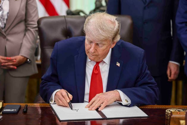 President Donald Trump signs documents restoring commercial fishing access to areas of the Pacific during a ceremony in the Oval Office of the White House in Washington DC on Thursday, June 11, 2026.  WAX20260611815 JIMxLOxSCALZO