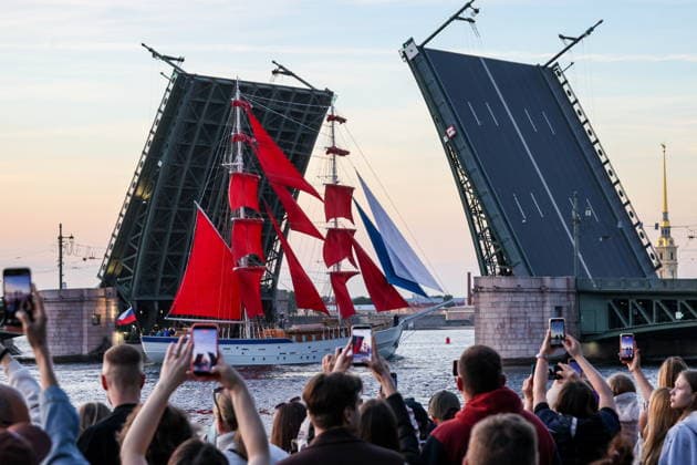 RUSSIA, ST PETERSBURG - JUNE 11, 2026: The Rossiya Russia brig sails on the Neva River during a rehearsal of the Scarlet Sails festival, an annual celebration for secondary school graduates. This year, the annual festival will be held on 27-28 June St Petersburg Russia  - ZUMAt113 20260611_zaa_t113_377 Copyright: xAlexanderxDemianchukx