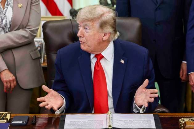 US President Donald Trump signs proclamation on commercial fishing US President Donald Trump speaks to reporters about restoring commercial fishing access to areas of the Pacific during a signing ceremony in the Oval Office of the White House in Washington, DC, USA, 11 June 2026. WASHINGTON DC United States  Copyright: xPool ABACAx