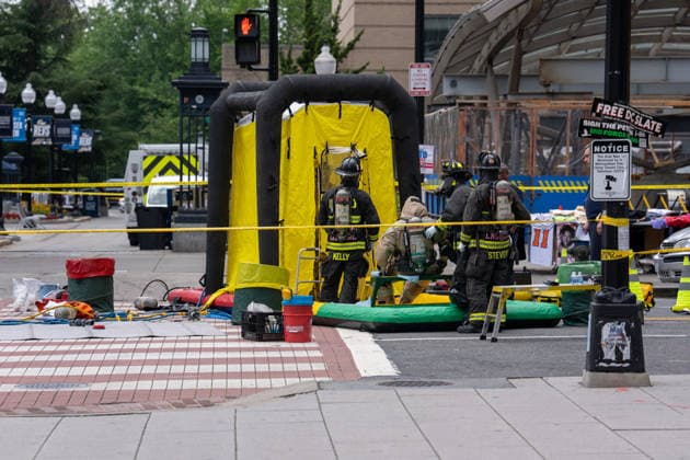 June 11, 2026, Washington, Dc, United States: Washington, D.C. fire fighters are decontaminated following a suspcious package incident near the Foggy Bottom Metro station in Washington, D.C. on June 11, 2026. Washington United States  - ZUMAl312 20260611_znp_l312_043 Copyright: xAndrewxLeydenx