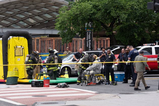 June 11, 2026, Washington, Dc, United States: Washington, D.C. fire fighters are decontaminated following a suspcious package incident near the Foggy Bottom Metro station in Washington, D.C. on June 11, 2026. Washington United States  - ZUMAl312 20260611_znp_l312_046 Copyright: xAndrewxLeydenx