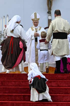SPAIN - POPE LEO XIV LEADS A FOLY MASS AT THE GRAN CANARIA STAFIUM IN LAS PALMAS IN THE CANRY ISLAND OD GRAND CANARIA - 2026 6 11 Spain, Vatican, 2026 6 11 Pope Leo XIV leads a Holy mass at the Gran Canaria Stadium in Las Palmas on the Canary Island of Gran Canaria EDITORIAL USE ONLY - NO BOOKS Copyright: xVATICANxMEDIA CPPx