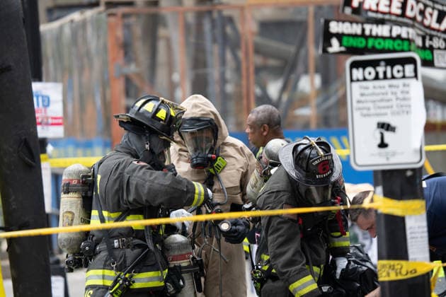 June 11, 2026, Washington, Dc, United States: Washington, D.C. fire fighters are decontaminated following a suspcious package incident near the Foggy Bottom Metro station in Washington, D.C. on June 11, 2026. Washington United States  - ZUMAl312 20260611_znp_l312_051 Copyright: xAndrewxLeydenx