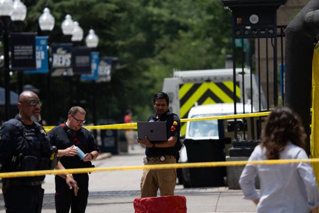 June 11, 2026, Washington, Dc, United States: Washington, D.C. fire fighters are decontaminated following a suspcious package incident near the Foggy Bottom Metro station in Washington, D.C. on June 11, 2026. Washington United States - ZUMAl312 20260611_znp_l312_050 Copyright: xAndrewxLeydenx