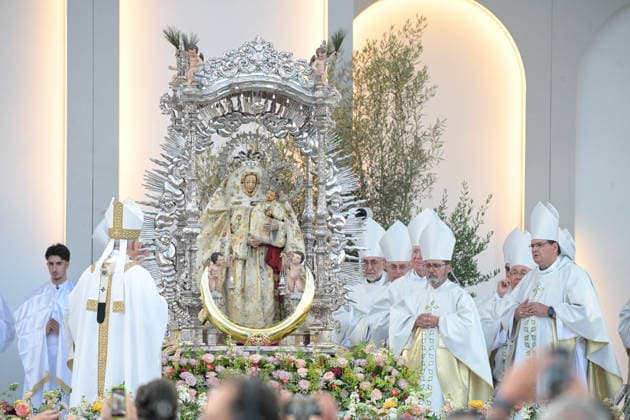Pope Leo XIV presides the multitudinous Holy Mass in Las Palmas de Gran Canaria Pope Leo XIV during the celebration of the multitudinous Holy Mass, on June 11, 2026, in Las Palmas de Gran Canaria, Canary Islands Spain This Eucharist marks the first time a pontiff officially visits the Canary Islands and brings together more than 46,000 accredited faithful at the Gran Canaria Stadium as the main event of his apostolic journey 11 JUNE 2026 POPE MASS CANARY ISLANDS STADIUM VISIT PAPAL POOL Alejandro Barrosa Las Palmas de Gran Canaria Cana Las Palmas de Gran Canaria Cana Espana  Copyright: xAlejandroxBarrosax xACFIx xEuropx 7589974