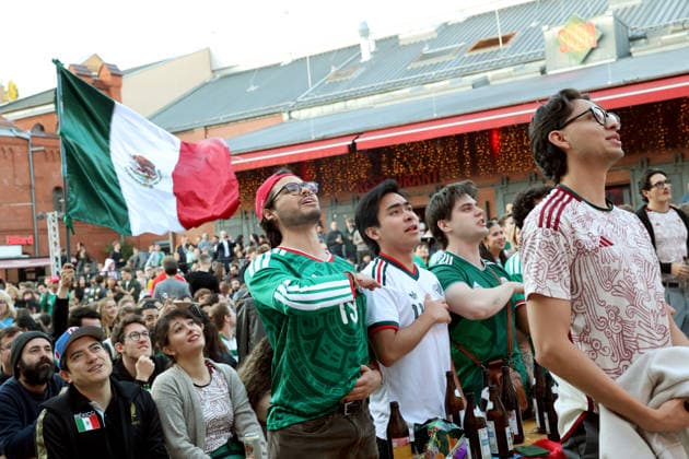 11.06.2026, Berlin - Deutschland. Fußball-WM der Männer, Eröffnungsspiel Mexiko gegen Südafrika, Kulturbrauerei im Prenzlauer Berg *** 11 06 2026, Berlin Germany Mens World Cup, opening match Mexico vs. South Africa, Kulturbrauerei in Prenzlauer Berg