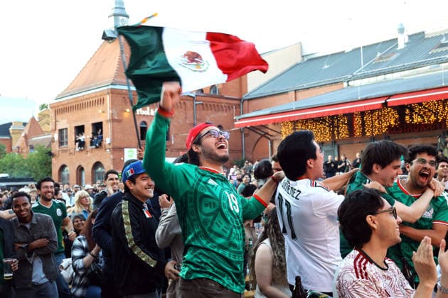 11.06.2026, Berlin - Deutschland. Fußball-WM der Männer, Eröffnungsspiel Mexiko gegen Südafrika, Kulturbrauerei im Prenzlauer Berg *** 11 06 2026, Berlin Germany Mens World Cup, opening match Mexico vs. South Africa, Kulturbrauerei in Prenzlauer Berg