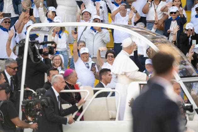 Pope Leo XIV presides at the multitudinous Holy Mass in Las Palmas de Gran Canaria Pope Leo XIV on his arrival, by popemobile, at the celebration of the multitudinous Holy Mass, on June 11, 2026, in Las Palmas de Gran Canaria, Canary Islands Spain This Eucharist marks the first time that a pontiff officially visits the Canary Islands and brings together more than 46,000 accredited faithful in the Stadium of Gran Canaria as the great central act of his apostolic journey 11 JUNE 2026 POPE MASS CANARY ISLANDS STADIUM VISIT PAPAL POOL PAPAMOBILE Alejandro Barrosa Las Palmas de Gran Canaria Cana Las Palmas de Gran Canaria Cana Spain  Copyright: xAlejandroxBarrosax xACFIx xEuropx 7590081