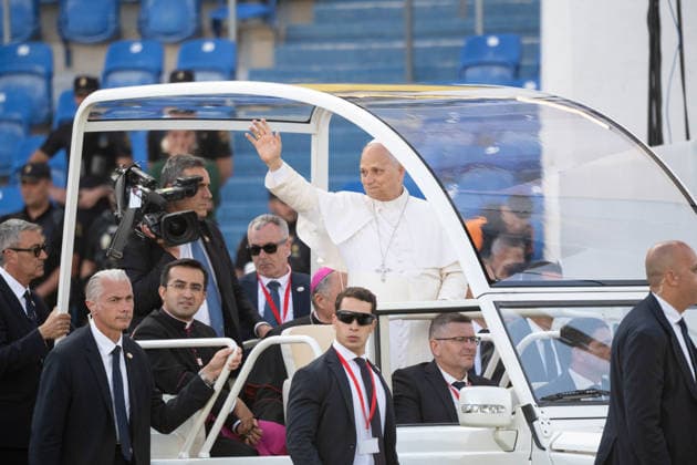 Pope Leo XIV presides at the multitudinous Holy Mass in Las Palmas de Gran Canaria Pope Leo XIV on his arrival, by popemobile, at the celebration of the multitudinous Holy Mass, on June 11, 2026, in Las Palmas de Gran Canaria, Canary Islands Spain This Eucharist marks the first time that a pontiff officially visits the Canary Islands and brings together more than 46,000 accredited faithful in the Stadium of Gran Canaria as the great central act of his apostolic journey 11 JUNE 2026 POPE MASS CANARY ISLANDS STADIUM VISIT PAPAL POOL PAPAMOBILE Alejandro Barrosa Las Palmas de Gran Canaria Cana Las Palmas de Gran Canaria Cana Spain  Copyright: xAlejandroxBarrosax xACFIx xEuropx 7590083