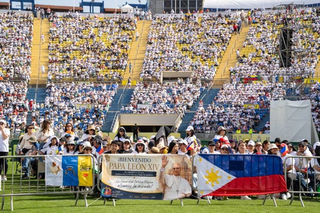 Pope Leo XIV presides the multitudinous Holy Mass in Las Palmas de Gran Canaria Hundreds of people during the celebration of the multitudinous Holy Mass presided by Pope Leo XIV, on June 11, 2026, in Las Palmas de Gran Canaria, Canary Islands Spain This Eucharist marks the first time that a pontiff officially visits the Canary Islands and brings together more than 46,000 accredited faithful at the Gran Canaria Stadium as the main event of his apostolic journey 11 JUNE 2026 POPE MASS CANARY ISLANDS STADIUM VISIT PAPAL POOL Alejandro Barrosa Las Palmas de Gran Canaria Cana Las Palmas de Gran Canaria Cana Espana  Copyright: xAlejandroxBarrosax xACFIx xEuropx 7590104