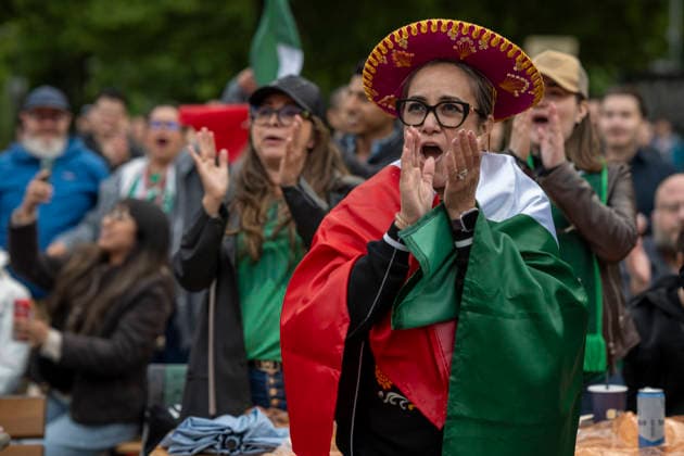 June 11, 2026, Stockholm, Sweden: Football fans gather in central Stockholm, Sweden, on June 11, 2026, to watch the opening match of the 2026 FIFA World Cup between Mexico and South Africa. The public viewing event attracted members of the Mexican community and football supporters who came together to celebrate the start of the tournament. Sweden  - ZUMAa136 20260611_zap_a136_004 Copyright: xJoelxLindhex