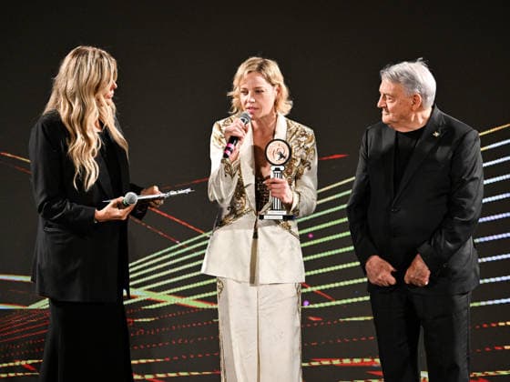 IPA85589128 - Taormina, 72nd Taormina Film Fest 2026 Night 2, Awards Ceremony Pictured: Tiziana Rocca, Abbie Cornish, Gerardo Sacco  Copyright: xMaurizioxD avanzox xDxAvanzo Mangiarottix 85589128
