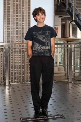 June 11, 2026, New York, New York, USA: JOHNNY ORLANDO visits the Empire State Building in New York to celebrate the release of his new album, Songs for Young Lovers. 11 June 2026 New York USA  - ZUMAa265 20260611_zep_a265_005 Copyright: xEricxAcquayex