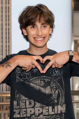 June 11, 2026, New York, New York, USA: JOHNNY ORLANDO visits the Empire State Building in New York to celebrate the release of his new album, Songs for Young Lovers. 11 June 2026 New York USA - ZUMAa265 20260611_zep_a265_011 Copyright: xEricxAcquayex
