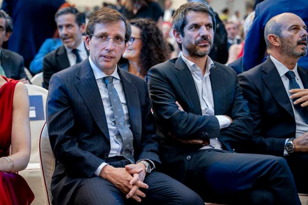 Gala commemorating the 75th Anniversary of the Planeta Prize in Madrid The Mayor of Madrid, José Luis Martínez Almeida and the Minister of Culture, Ernest Urtasun during the institutional act of the 75th Anniversary of the Planeta Prize, at the Palacio de Cibeles, on June 11, 2026, in Madrid Spain This literary event, under the presidency of publisher José Creuheras, reviews the history of the award and of Grupo Planeta, created in 1949, and its role in promoting literature in Spanish, under the chairmanship of publisher José Creuheras, reviews the history of the award and of Grupo Planeta, created in 1949, and its role in the promotion of literature in Spanish. During the gala, tribute is paid to the winners of the award and to the works  Copyright: xA.xPÃ rezxMecax 7590722
