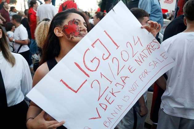 Protest against the construction of a luxury resort in Tirana, Albania. Protesters hold signs and Albanian national flags as they take part in a demonstration in front of the prime minister s office in Tirana on June 10, 2026, opposing the construction of a luxury resort in a protected natural area near the city of Vlore. Several thousand citizens demonstrated in Tirana for the ninth consecutive night to demand transparency on a luxury tourism complex project in the protected area of Narta Lagoon in the city of Vlore linked to US President Donald Trump s son-in-law Jared Kushner and his wife, Ivanka Trump. The project was planned for two areas along the Adriatic coast, the protected delta area of Vjosa-Narta and the nearby uninhabited islan Copyright: xLightxStudioxAgencyx xMaltonxDibrax