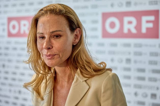 - Wien 11.06.2026 - Wahl ORF-Generaldirektor - Heute fand im ORF-Zentrum die vorgezogene Wahl des neuen Generaldirektors durch den ORF-Stiftungsrat statt. 9 Kandidatinnen waren zum heutigen Heraing vor dem Stiftungsrat geladen. PHOTO: Exxpress-Herausgeberin Eva Schütz kurz nach ihrem Hearing in der Medienlounge. Vienna (AUSTRIA) - Election of the ORF Director-General – Today, the ORF Foundation Board held an early election for the new Director-General at the ORF Centre. Österreichischer Rundfunk, öffentlich rechtlicher, Staatsfunk, Generaldirektorin, Wahl, ORF, TV, Radio, Stiftungsrat, Generaldirektor, ORF Wahl Generaldirektor *** Vienna 11 06 2026 Election ORF Director General Today the ORF Foundation Board held an early electio 