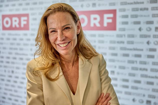- Wien 11.06.2026 - Wahl ORF-Generaldirektor - Heute fand im ORF-Zentrum die vorgezogene Wahl des neuen Generaldirektors durch den ORF-Stiftungsrat statt. 9 Kandidatinnen waren zum heutigen Heraing vor dem Stiftungsrat geladen. PHOTO: Exxpress-Herausgeberin Eva Schütz kurz nach ihrem Hearing in der Medienlounge. Vienna (AUSTRIA) - Election of the ORF Director-General – Today, the ORF Foundation Board held an early election for the new Director-General at the ORF Centre. Österreichischer Rundfunk, öffentlich rechtlicher, Staatsfunk, Generaldirektorin, Wahl, ORF, TV, Radio, Stiftungsrat, Generaldirektor, ORF Wahl Generaldirektor *** Vienna 11 06 2026 Election ORF Director General Today the ORF Foundation Board held an early electio 