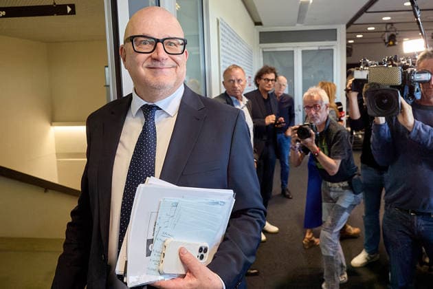 - Wien 11.06.2026 - Wahl ORF-Generaldirektor - Heute fand im ORF-Zentrum die vorgezogene Wahl des neuen Generaldirektors durch den ORF-Stiftungsrat statt. 9 Kandidatinnen waren zum heutigen Heraing vor dem Stiftungsrat geladen. PHOTO: Ex-HBO-Manager Johannes Larcher in der Medienlounge nach seinem Hearing. Vienna (AUSTRIA) - Election of the ORF Director-General – Today, the ORF Foundation Board held an early election for the new Director-General at the ORF Centre. Österreichischer Rundfunk, öffentlich rechtlicher, Staatsfunk, Generaldirektorin, Wahl, ORF, TV, Radio, Stiftungsrat, Generaldirektor, ORF Wahl Generaldirektor *** Vienna 11 06 2026 Election ORF Director General Today the ORF Foundation Board held an early election for t 