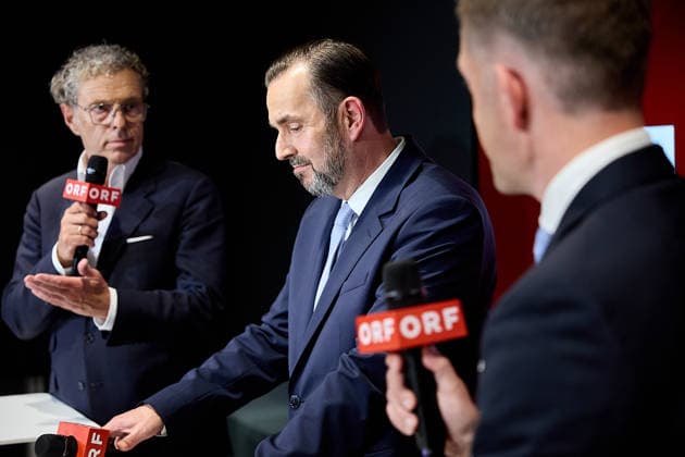 - Wien 12.06.2026 - Wahl ORF-Generaldirektor - Heute fand im ORF-Zentrum die vorgezogene Wahl des neuen Generaldirektors durch den ORF-Stiftungsrat statt. 9 Kandidatinnen waren zum heutigen Heraing vor dem Stiftungsrat geladen. Nach über 15 Stunden an Hearings der 9 KandidatInnen und der anschliessenden Wahl im Stiftungsrat wurde der die neue Generaldirektorin den Medien im Rahmen einer PK vorgestellt. PHOTO: Stiftungsratsvorsitzender Heinz Lederer (L SPÖ), der Vizevorsitzende des Stiftungrats Gregor Schütze (R ÖVP) und der neue ORF-Generaldirektor Clemens Pig ehemaliger CEO der APA.. Vienna (AUSTRIA) - Election of the ORF Director-General – Today, the ORF Foundation Board held an early election for the new Director-General at the O 
