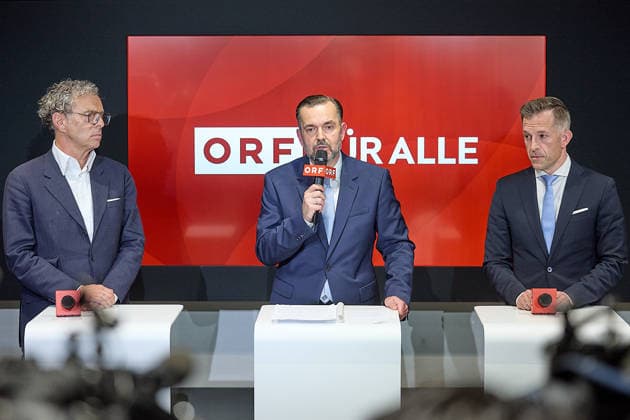 - Wien 12.06.2026 - Wahl ORF-Generaldirektor - Heute fand im ORF-Zentrum die vorgezogene Wahl des neuen Generaldirektors durch den ORF-Stiftungsrat statt. 9 Kandidatinnen waren zum heutigen Heraing vor dem Stiftungsrat geladen. Nach über 15 Stunden an Hearings der 9 KandidatInnen und der anschliessenden Wahl im Stiftungsrat wurde der die neue Generaldirektorin den Medien im Rahmen einer PK vorgestellt. PHOTO: Stiftungsratsvorsitzender Heinz Lederer (L SPÖ), der Vizevorsitzende des Stiftungrats Gregor Schütze (R ÖVP) und der neue ORF-Generaldirektor Clemens Pig ehemaliger CEO der APA.. Vienna (AUSTRIA) - Election of the ORF Director-General – Today, the ORF Foundation Board held an early election for the new Director-General at the 