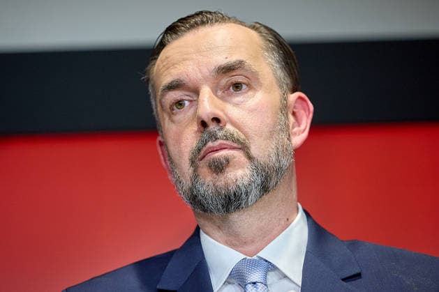 - Wien 12.06.2026 - Wahl ORF-Generaldirektor - Heute fand im ORF-Zentrum die vorgezogene Wahl des neuen Generaldirektors durch den ORF-Stiftungsrat statt. 9 Kandidatinnen waren zum heutigen Heraing vor dem Stiftungsrat geladen. Nach über 15 Stunden an Hearings der 9 KandidatInnen und der anschliessenden Wahl im Stiftungsrat wurde der die neue Generaldirektorin den Medien im Rahmen einer PK vorgestellt. PHOTO: der neue ORF-Generaldirektor Clemens Pig ehemaliger CEO der APA. Vienna (AUSTRIA) - Election of the ORF Director-General – Today, the ORF Foundation Board held an early election for the new Director-General at the ORF Centre. Österreichischer Rundfunk, öffentlich rechtlicher, Staatsfunk, Generaldirektorin, Wahl, ORF, TV, Radio 
