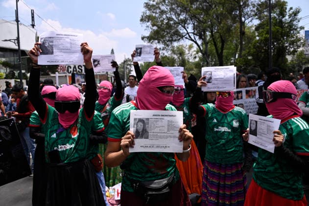 Women integrants of mothers searching for their missing relatives taking part during a protest against the government of Mexican President Claudia Sheinbaum, who has failed to meet their demands. The protesters marched along main avenues toward Azteca Stadium during the opening of the 2026 FIFA World Cup. on June 11, 2026 in Mexico City, Mexico. Mexico City Mexico - ZUMAe321 20260611_zia_e321_039 Copyright: xCarlosxTischlerx