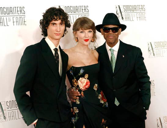 Sombr, Taylor Swift and Jimmy Jam pose on the red carpet at the 2026 Songwriters Hall of Fame Induction and Awards Gala at the New York Marriott Marquis on Thursday, June 11, 2026 in New York City.  NYP202606112012 PETERxFOLEY
