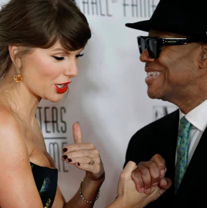 Singer-songwriter Taylor Swift and Jimmy Jam embrace on the red carpet at the 2026 Songwriters Hall of Fame Induction and Awards Gala at the New York Marriott Marquis on Thursday, June 11, 2026 in New York City.  NYP202606112014 PETERxFOLEY