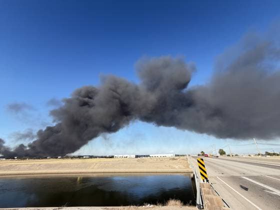 Fire engulfs Medline medical supply warehouse in Tracy TRACY, CALIFORNIA, UNITED STATES - JUNE 11: Black smoke pours into the sky from a massive commercial fire at the Medline Industries medical supply warehouse in Tracy, California, United States, on June 11, 2026. The South San Joaquin County Fire Authority reported that the million-square-foot distribution facility on Promontory Parkway was fully engulfed, prompting the evacuation of neighboring commercial structures and nearby fulfillment centers within the industrial park. Tayfun Coskun Anadolu California United States. Editorial use only. Please get in touch for any other usage.  Copyright: x2026xAnadoluxTayfunxCoskunx